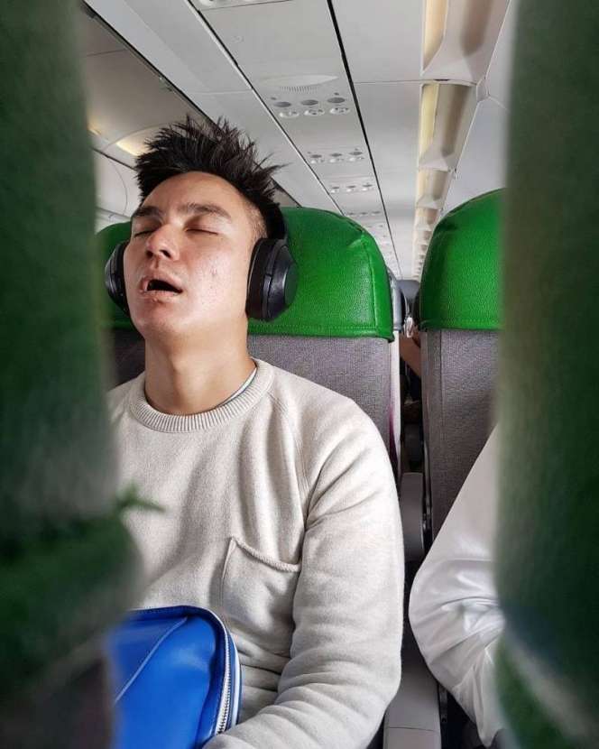 8 Aksi Kocak Artis Tidur di Sembarang Tempat, Soimah di Kebun!
