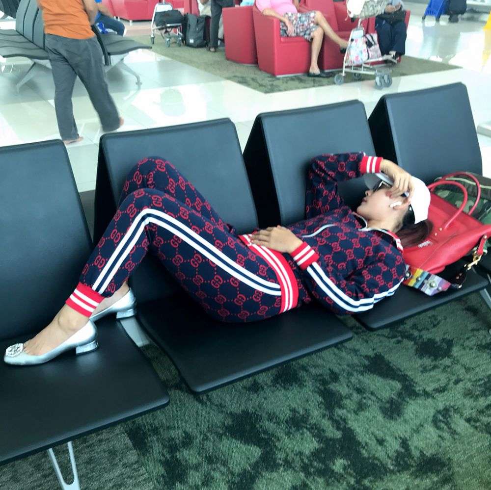 8 Aksi Kocak Artis Tidur di Sembarang Tempat, Soimah di Kebun!
