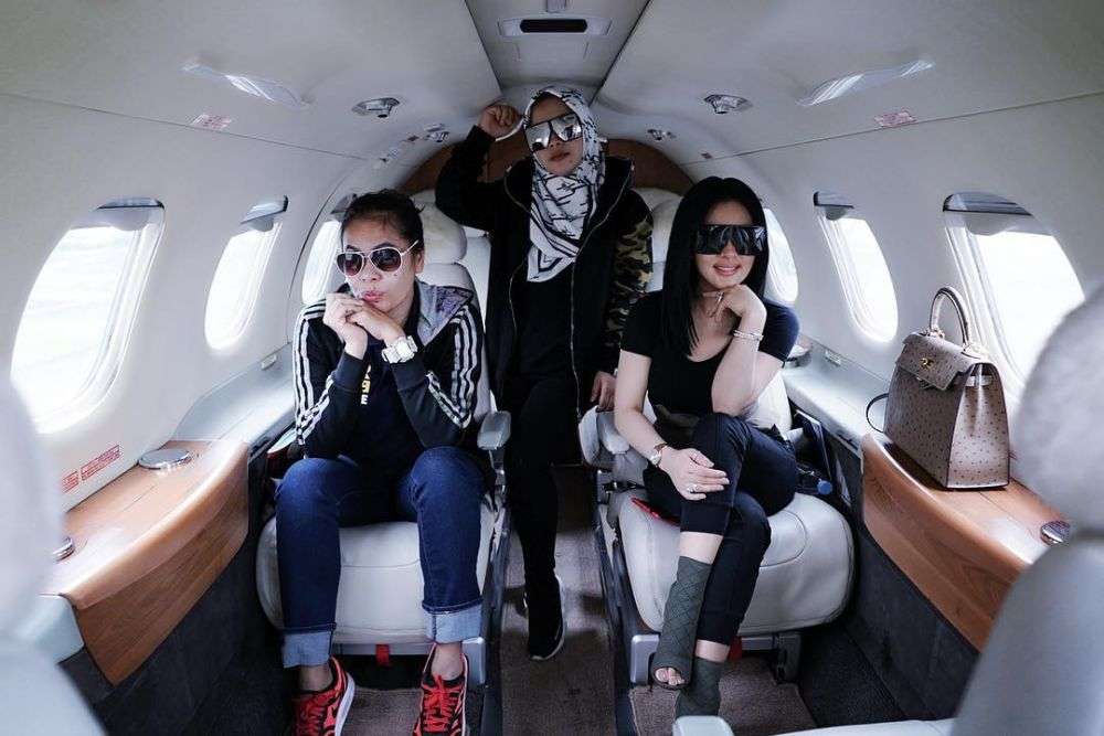 9 Asisten Artis yang Terkenal Cantik, Ada Tya Deddy Corbuzier