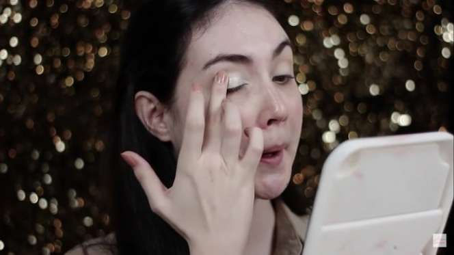 6 Potret Arumi Bachsin Dibilang Mirip Suzzana, Makeup 3 Jam