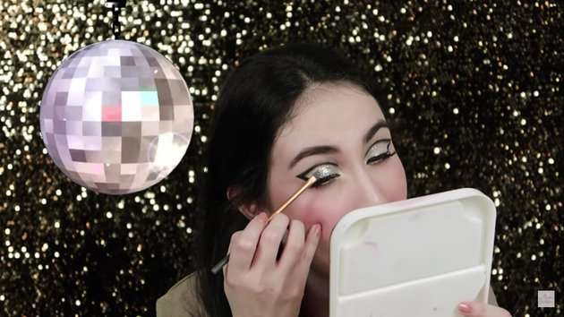 6 Potret Arumi Bachsin Dibilang Mirip Suzzana, Makeup 3 Jam