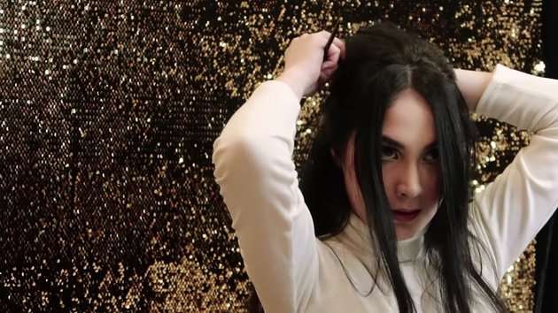 6 Potret Arumi Bachsin Dibilang Mirip Suzzana, Makeup 3 Jam