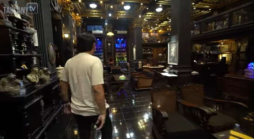 10 Potret Rumah Ahmad Dhani, Mirip Museum Bersejarah