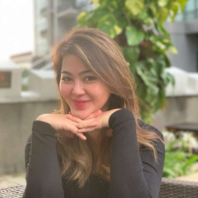 Lepas Hijab, 7 Penampilan Eks Istri Zumi Zola, Berubah Drastis