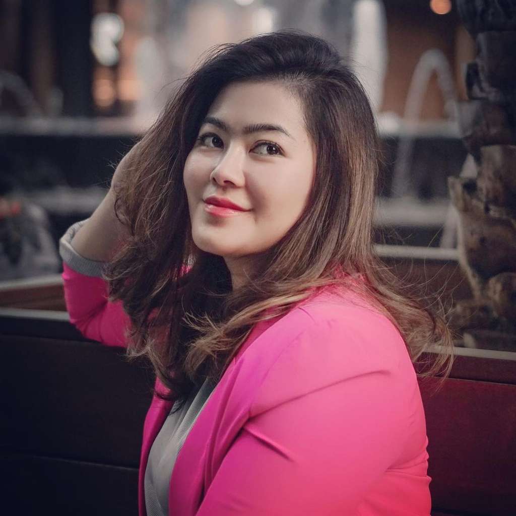 Lepas Hijab, 7 Penampilan Eks Istri Zumi Zola, Berubah Drastis
