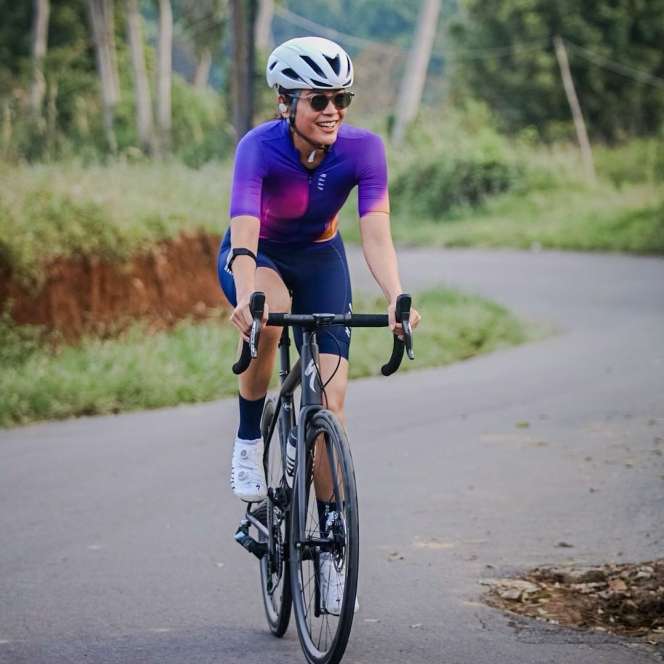 Potret Sigi Wimala Saat Bersepeda, Bikin Netizen Gagal Fokus