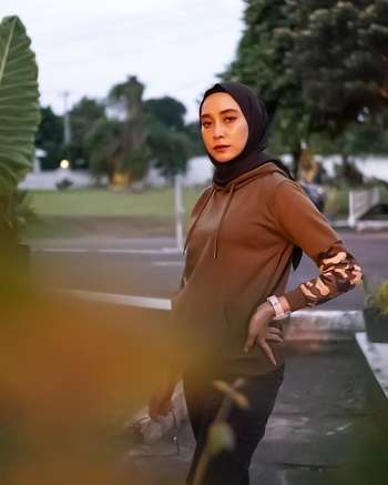 7 Potret Octaviani Istri Kapolres, Jadi Polwan & Jago Nyanyi