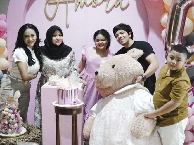 Momen Langka! Potret Kebersamaan Aurel Bersama Amora & Kellen