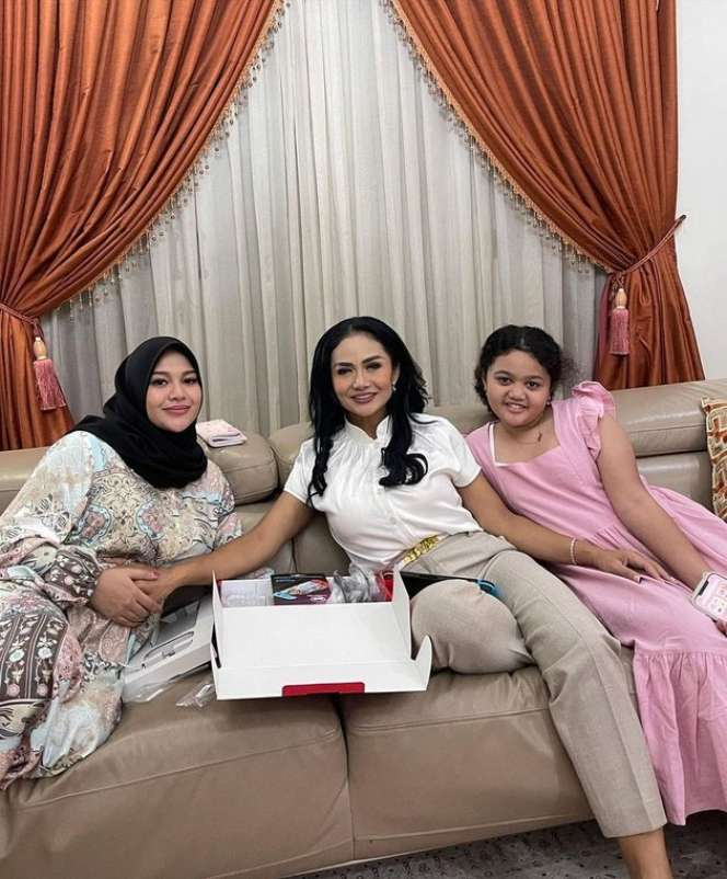 Momen Langka! Potret Kebersamaan Aurel Bersama Amora & Kellen