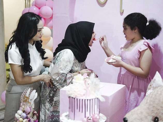 Momen Langka! Potret Kebersamaan Aurel Bersama Amora & Kellen