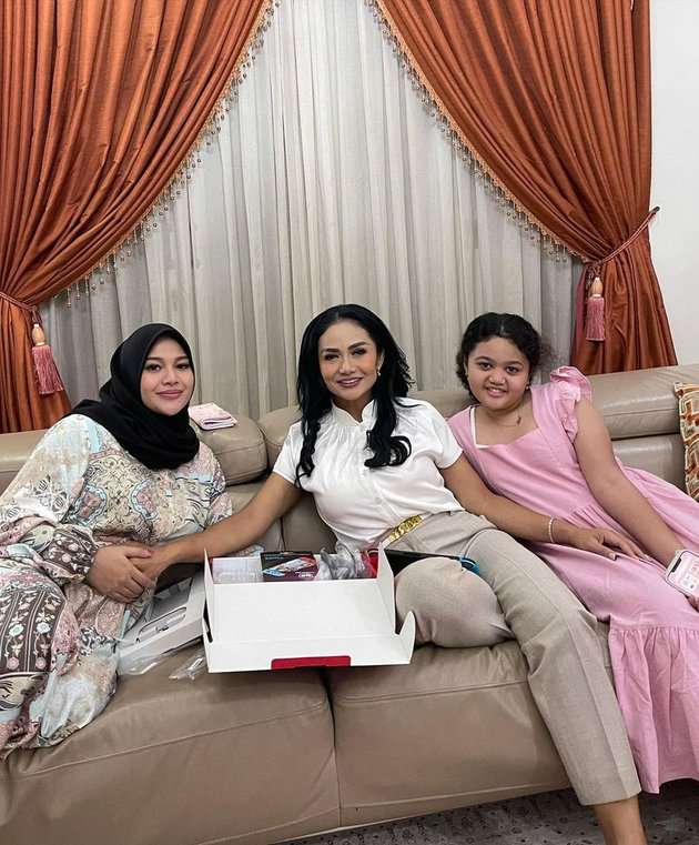 Momen Langka! Potret Kebersamaan Aurel Bersama Amora & Kellen
