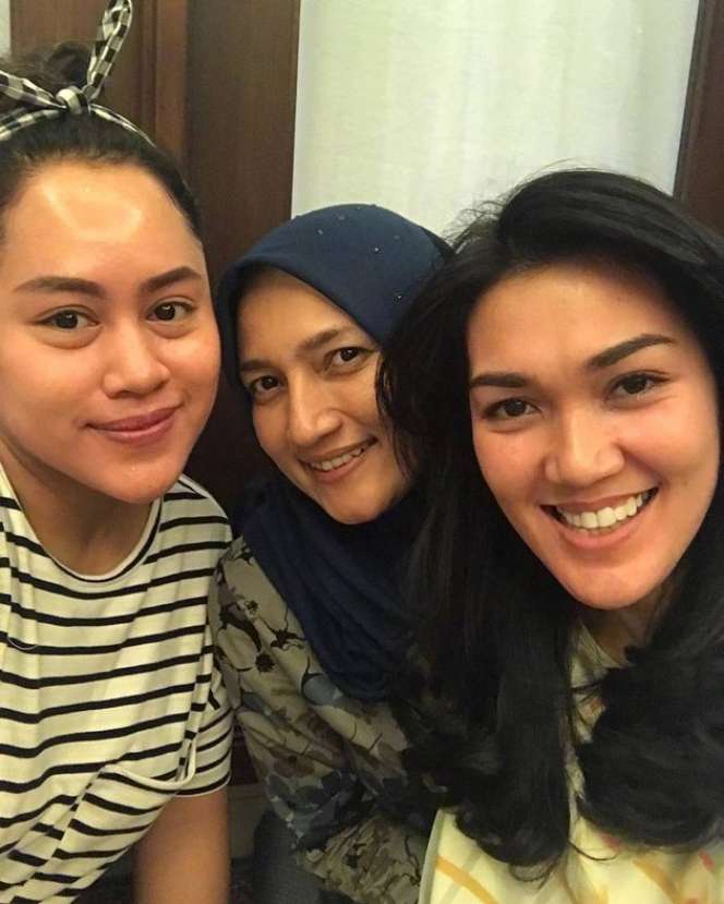 8 Potret Sarah Amalia, Mantan Istri Ariel NOAH Kini Berhijab