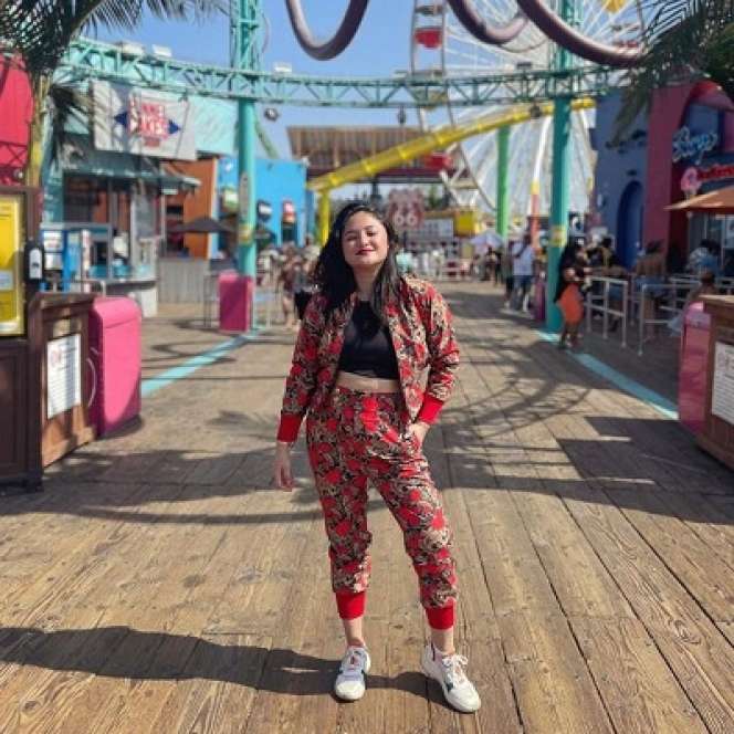 9 Foto Marshanda Berobat di Amerika, Tampil Berani 