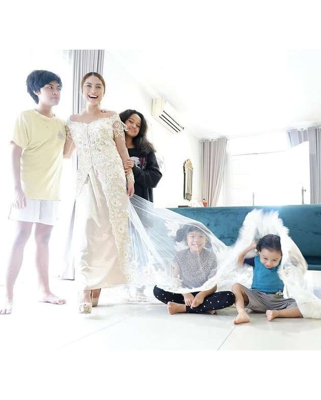 7 Potret Cynthia Ganesha, Istri Giring Nidji Bak Masih ABG