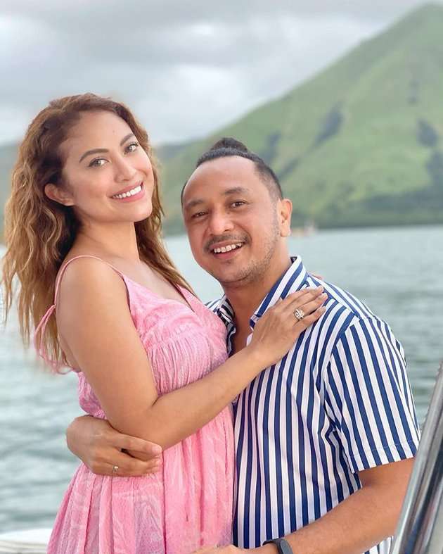7 Potret Cynthia Ganesha, Istri Giring Nidji Bak Masih ABG