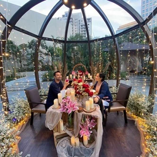 Raffi Ahmad & Nagita Dinner Romantis di Hotel Mewah, So Sweet!