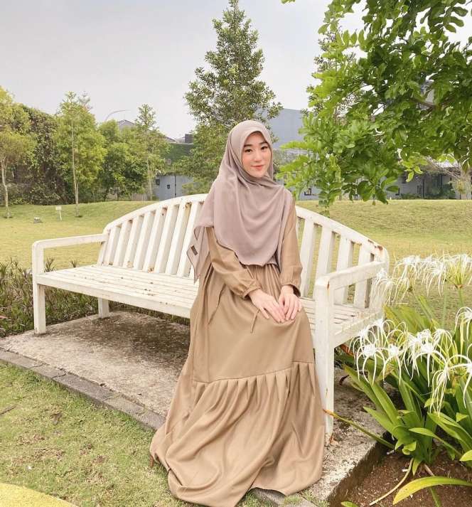 159 Pria Antre Melamar, 5 Potret Penampilan Baru Larissa Chou
