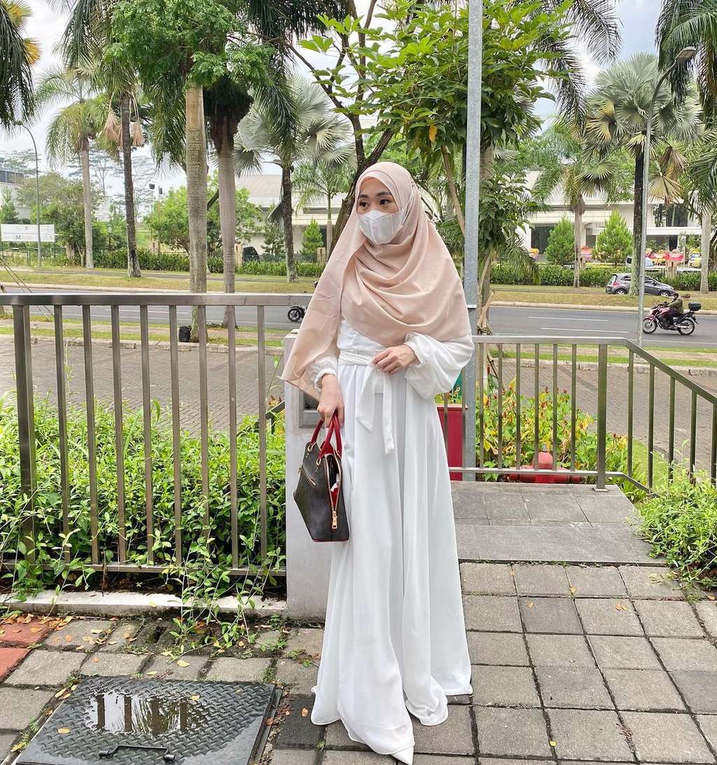 159 Pria Antre Melamar, 5 Potret Penampilan Baru Larissa Chou