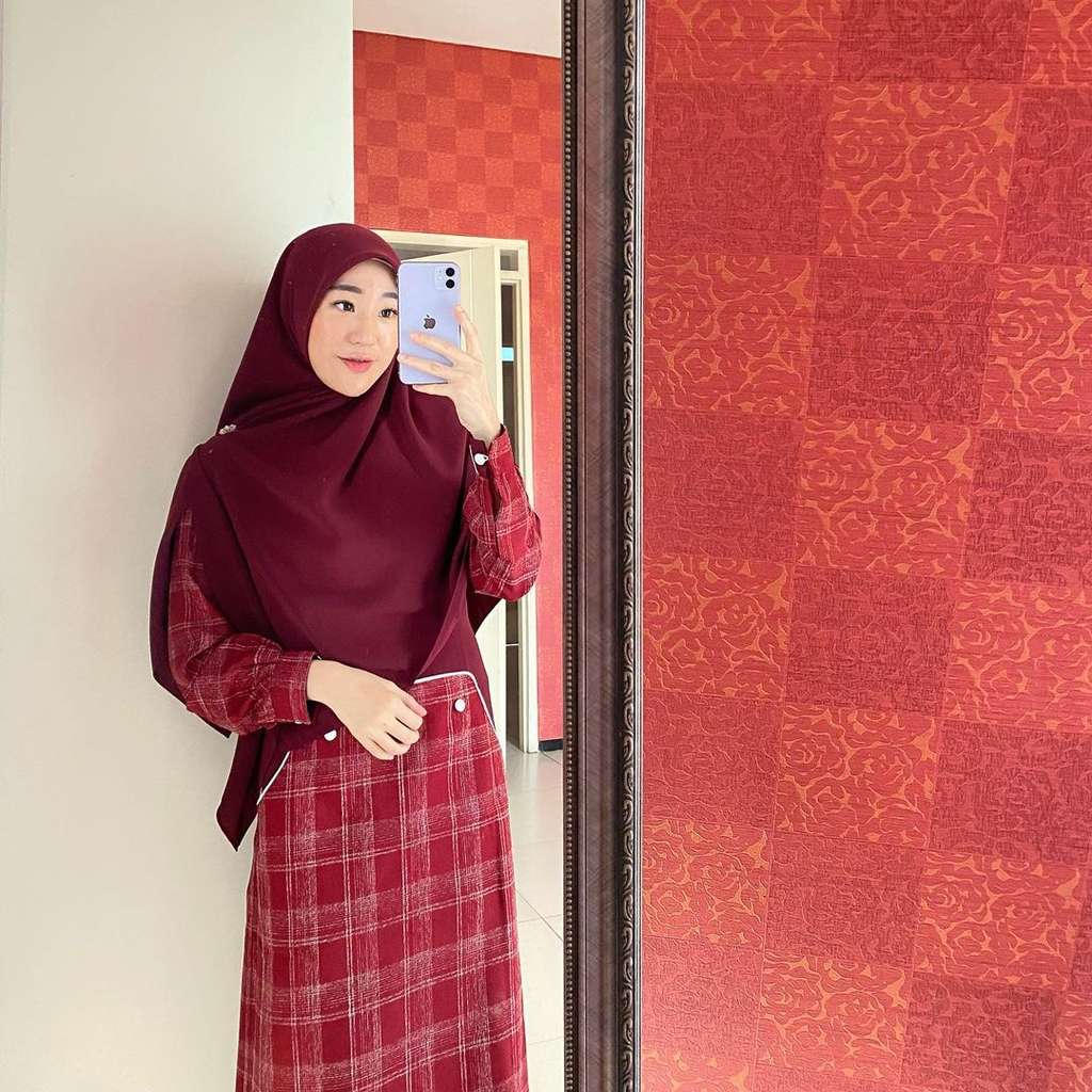 159 Pria Antre Melamar, 5 Potret Penampilan Baru Larissa Chou