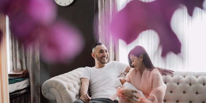 Pesona Hana Kartika Istri Enji, Tak Kalah Cantik dari Ayu