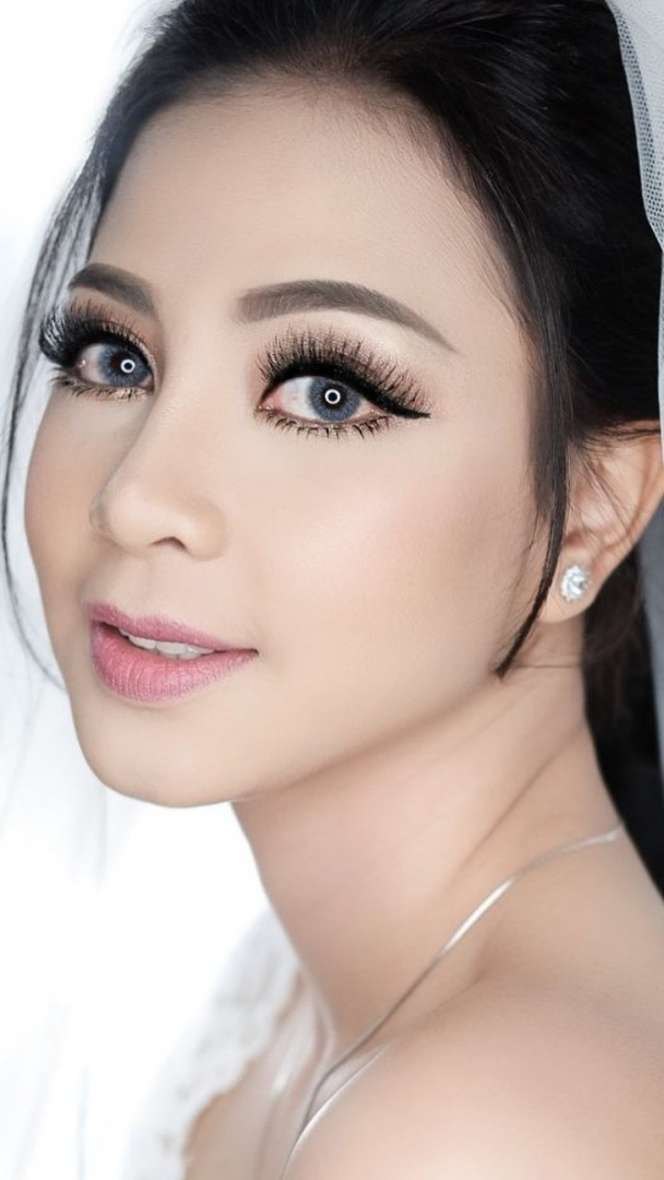 Pesona Hana Kartika Istri Enji, Tak Kalah Cantik dari Ayu