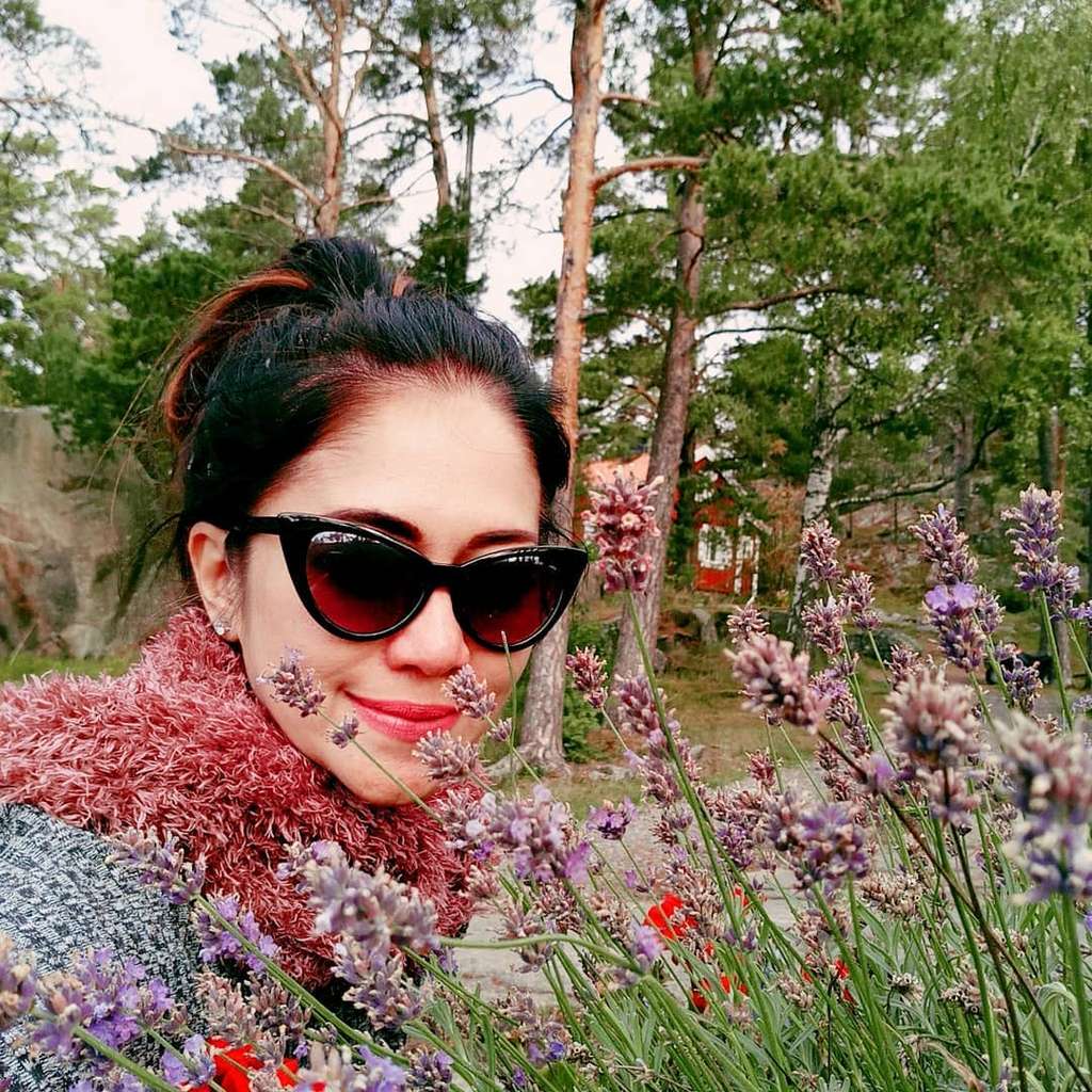 10 Potret Sally Marcelina, Tetap Cantik di Usia 52 Tahun