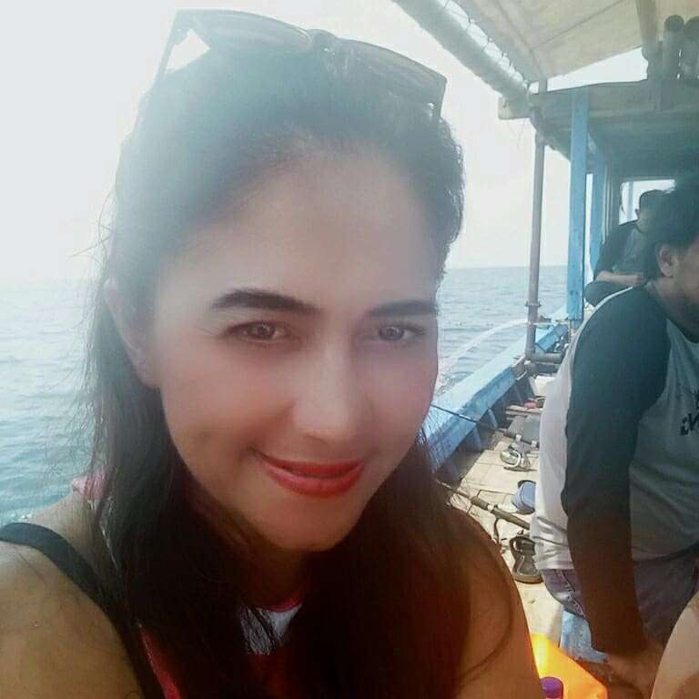 10 Potret Sally Marcelina, Tetap Cantik di Usia 52 Tahun