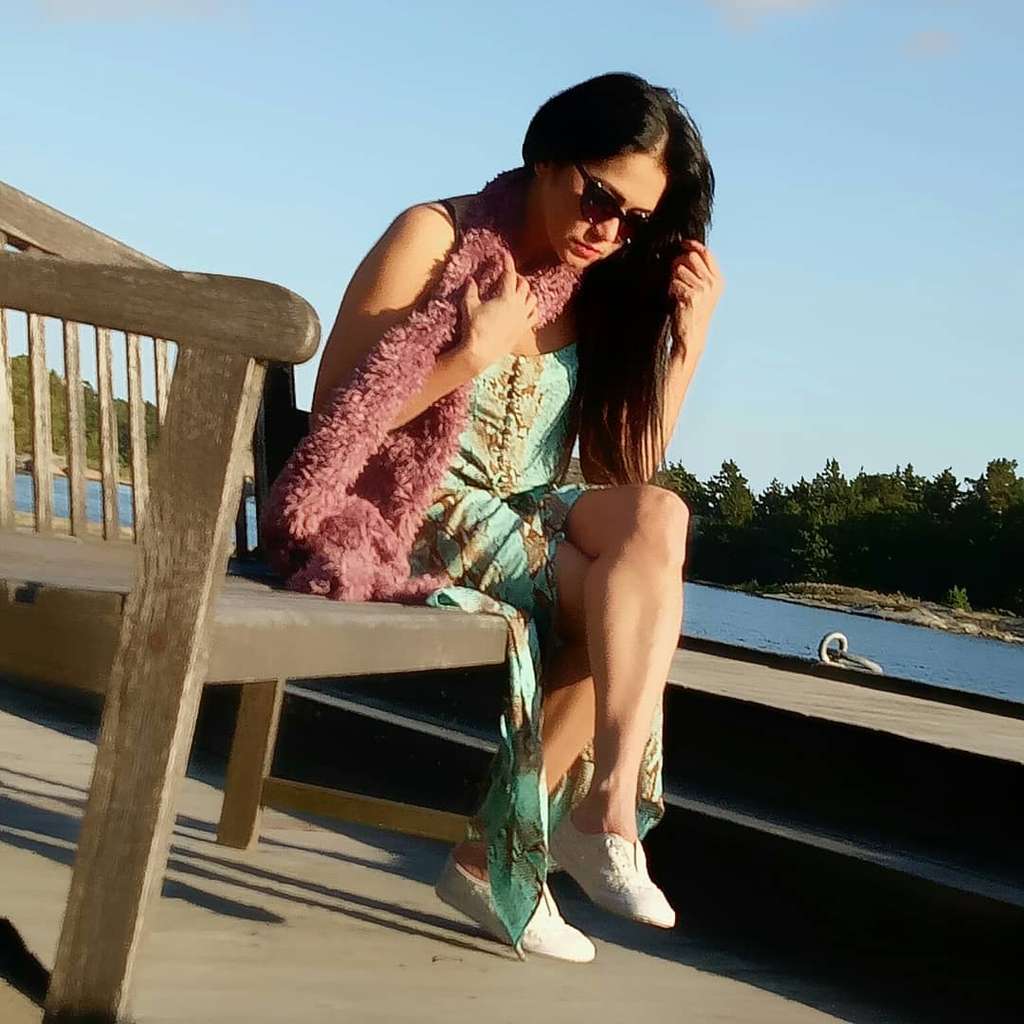 10 Potret Sally Marcelina, Tetap Cantik di Usia 52 Tahun