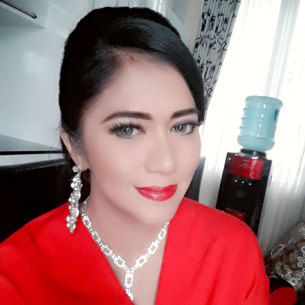 10 Potret Sally Marcelina, Tetap Cantik di Usia 52 Tahun