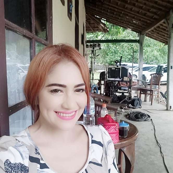 10 Potret Sally Marcelina, Tetap Cantik di Usia 52 Tahun