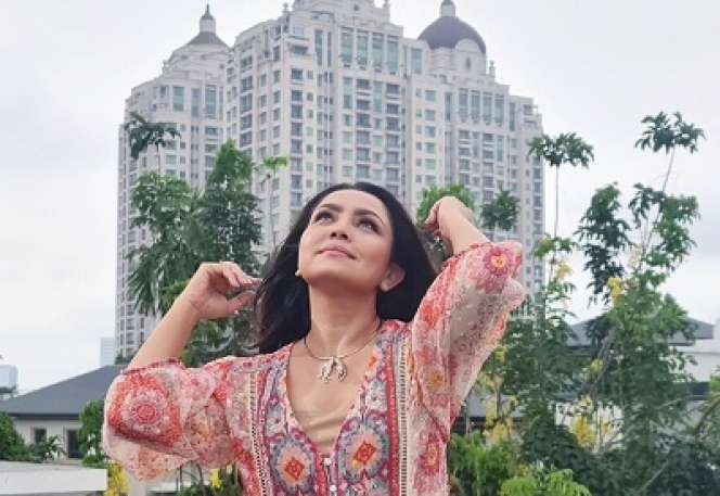 Sukai Outfit Terbuka, 10 Potret Dulu-Kini Mayangsari Awet Muda