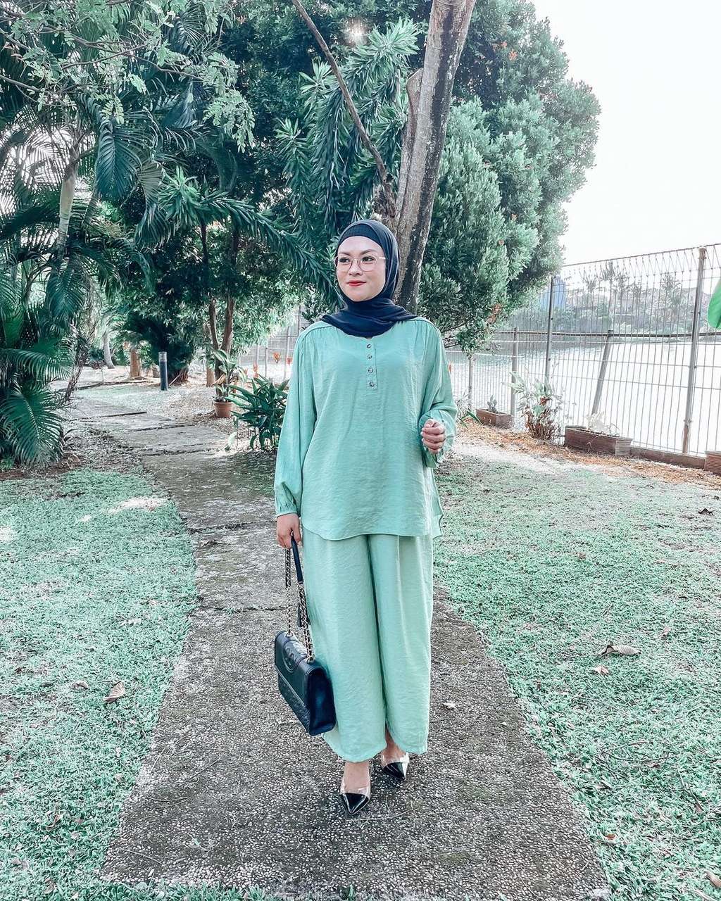 8 Foto Penampilan Terbaru Mantan Istri Daus Mini Bikin Melongo