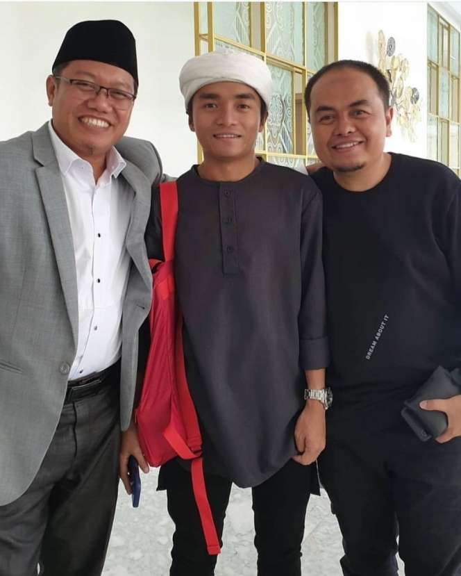 Lagi Heboh, Intip 8 Potret Kedekatan Taqy Malik dan Sang Ayah