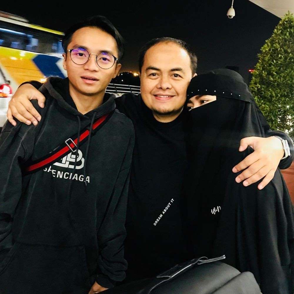 Lagi Heboh, Intip 8 Potret Kedekatan Taqy Malik dan Sang Ayah