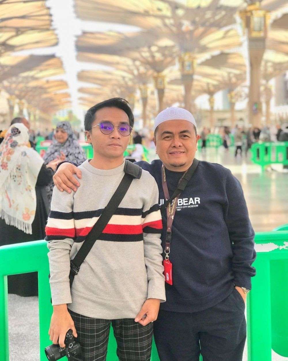 Lagi Heboh, Intip 8 Potret Kedekatan Taqy Malik dan Sang Ayah