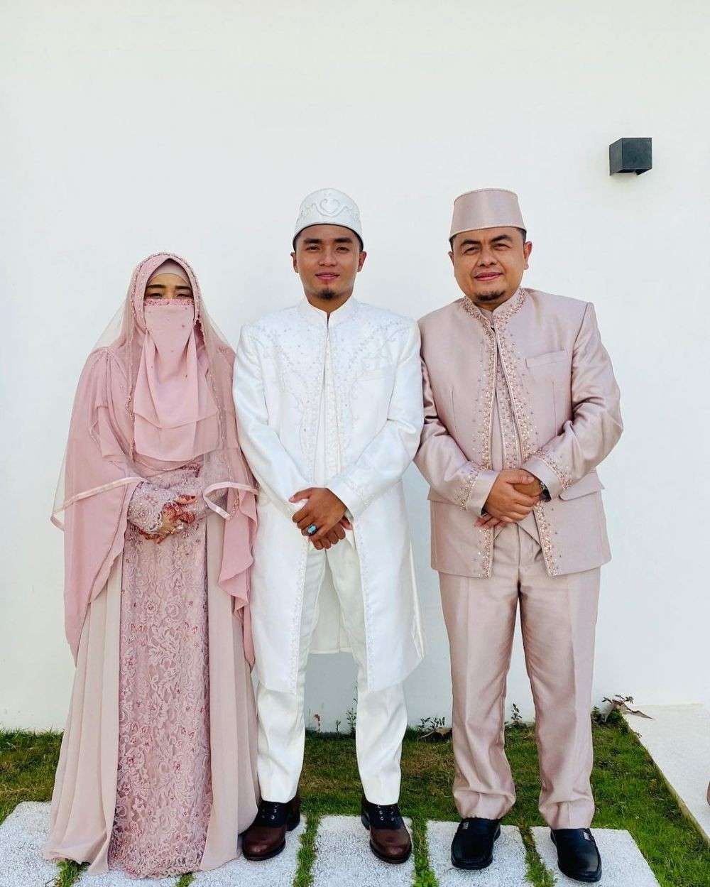 Lagi Heboh, Intip 8 Potret Kedekatan Taqy Malik dan Sang Ayah