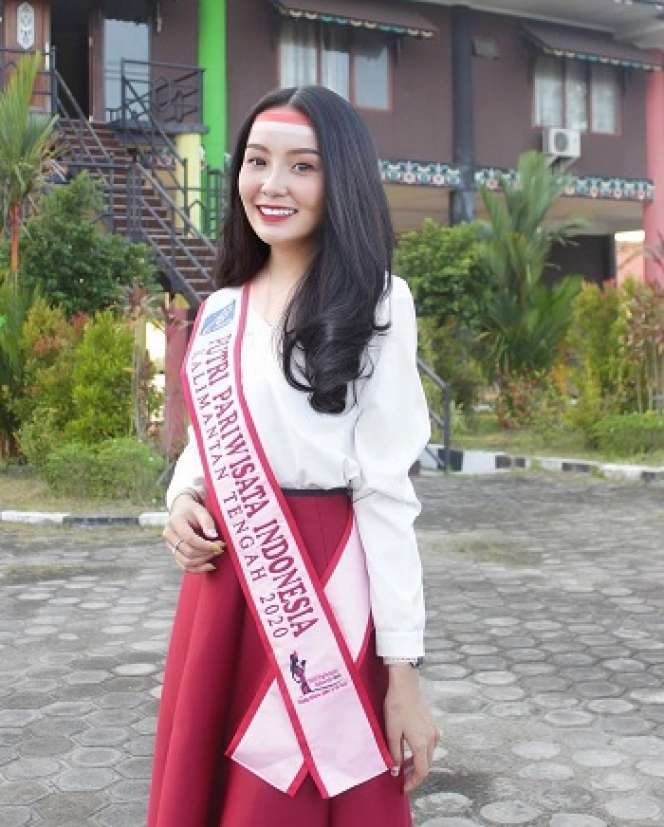 9 Foto Cantik Thisia, Dinikahi Anggota DPRD 27 Tahun Lebih Tua