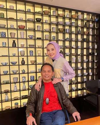 9 Foto Cantik Thisia, Dinikahi Anggota DPRD 27 Tahun Lebih Tua