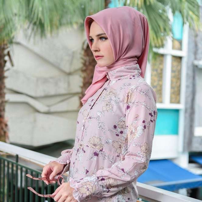 8 Potret Tiphaine Model Prancis Mualaf, RANS Angel Raffi Ahmad