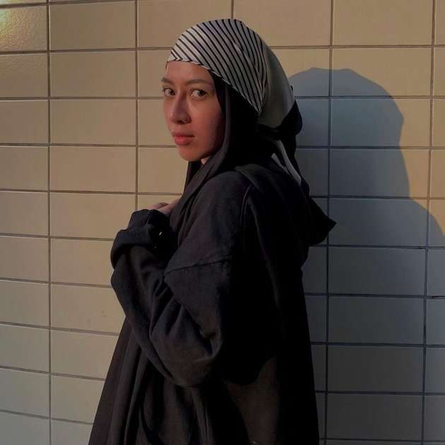8 Gaya Modis Maudy Manager Rachel Vennya, Stylish dengan Hijab
