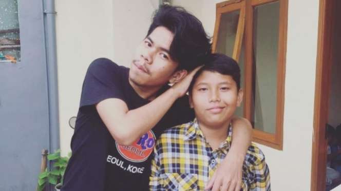 8 Potret Rizky Delta, Anak Kiwil yang Jadi Driver Ojol