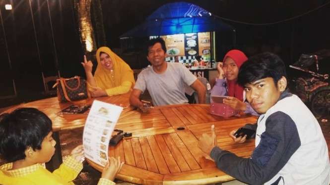 8 Potret Rizky Delta, Anak Kiwil yang Jadi Driver Ojol