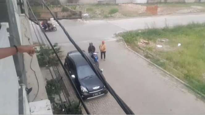 Kini Sukses, Intip 10 Foto Mewahnya Rumah Komar Preman Pensiun