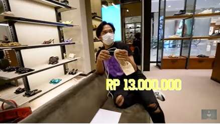 8 Momen Nikita Mirzani Belanja Sandal sampai Jutaan Rupiah