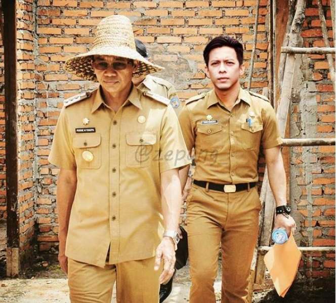 20 Foto Artis Diedit Pakai Seragam PNS, Terakhir Kocak Abis!