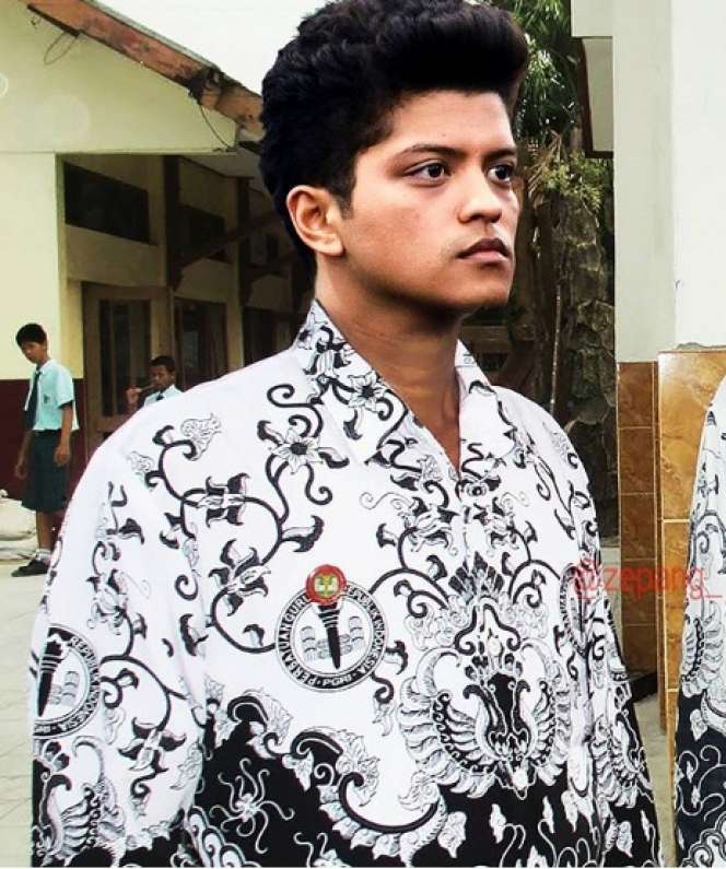 20 Foto Artis Diedit Pakai Seragam PNS, Terakhir Kocak Abis!