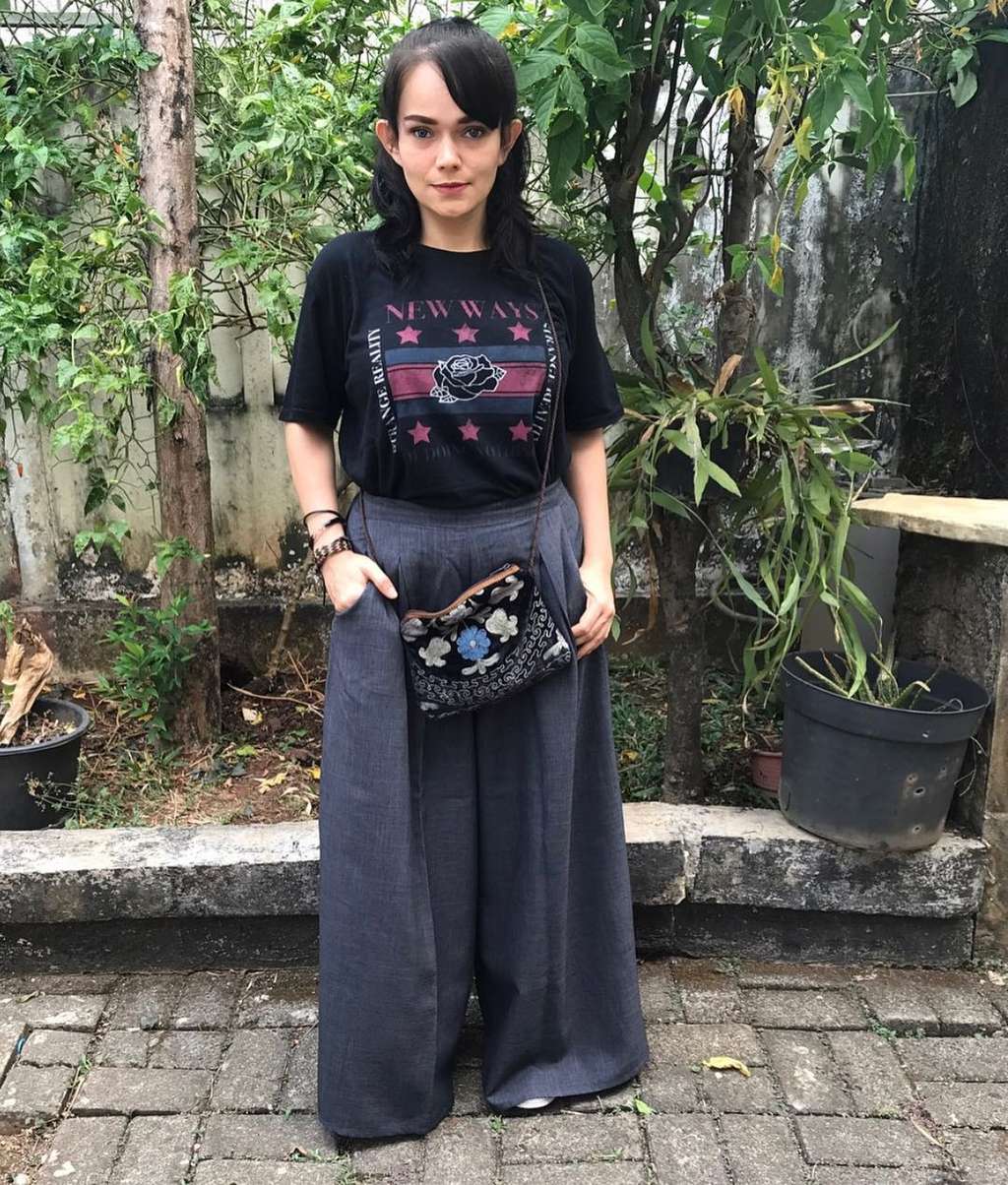 Potret Jadul Mbak Monica Tukang Ojek Pengkolan, Bikin Melongo!