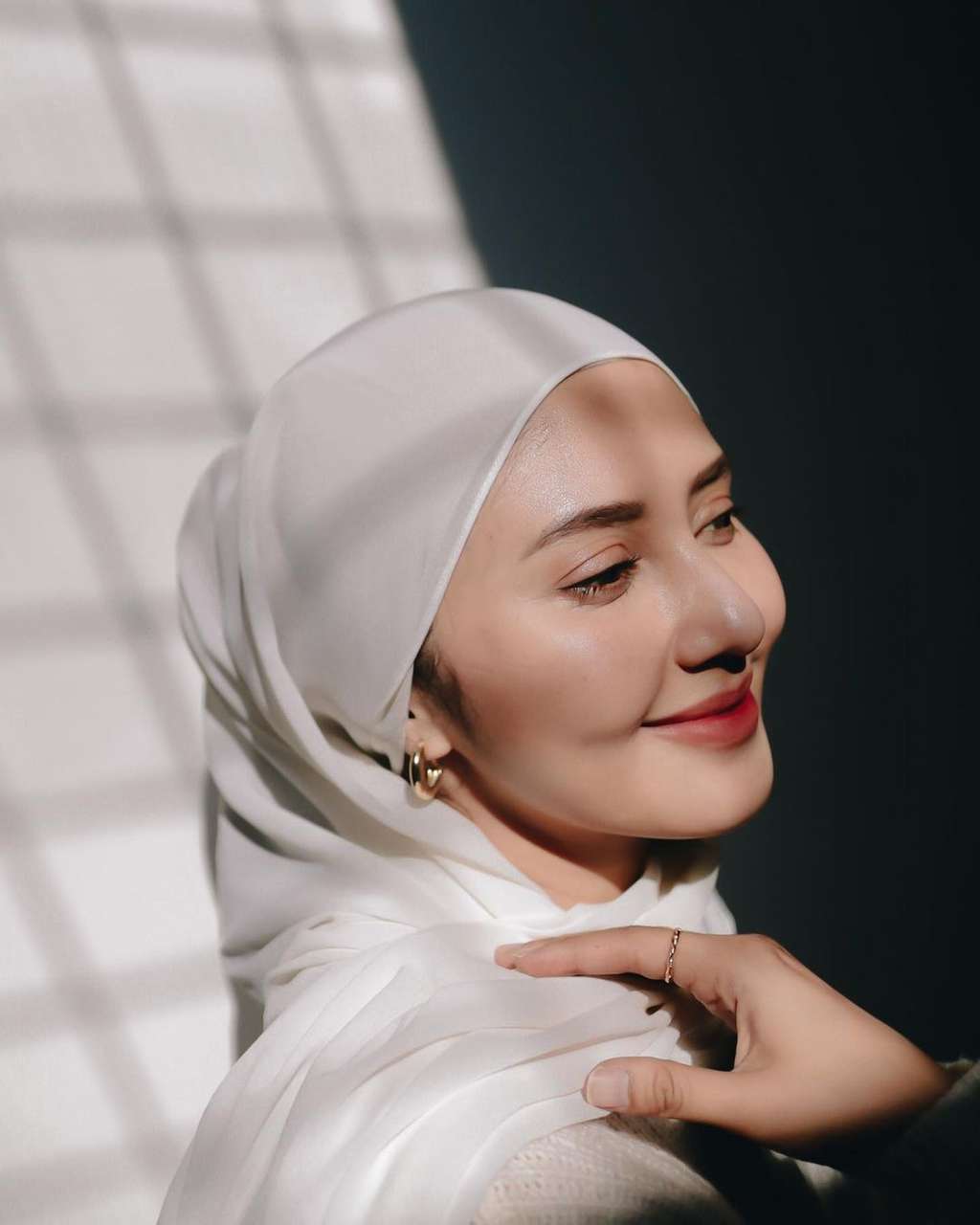 10 Foto Keseharian Mama Sofia ‘Ikatan Cinta’, Manglingi!