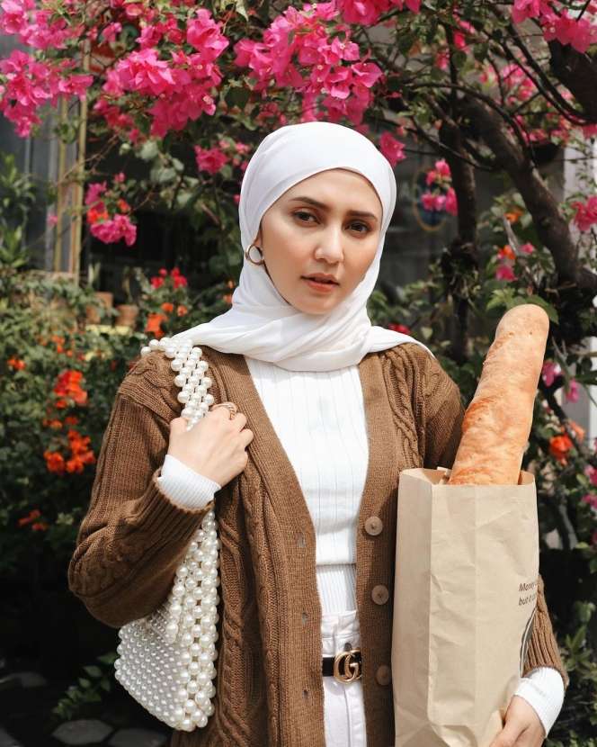 10 Foto Keseharian Mama Sofia ‘Ikatan Cinta’, Manglingi!