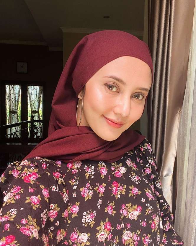10 Foto Keseharian Mama Sofia ‘Ikatan Cinta’, Manglingi!